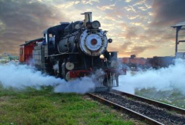 steam-train-1442795-638x434